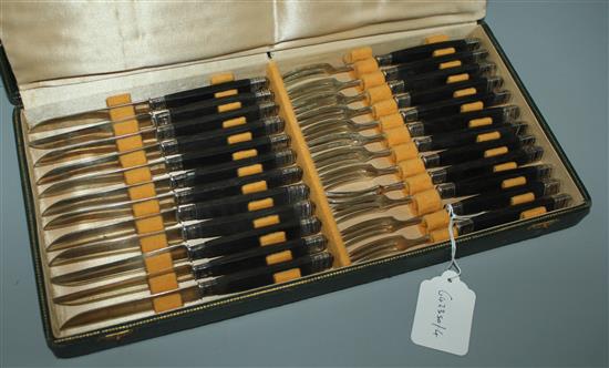 Set of pastry knives & forks